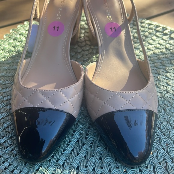 NWT size 11 Marc Fisher Slingback Pumps. Color: Natural, Black - Picture 2 of 9